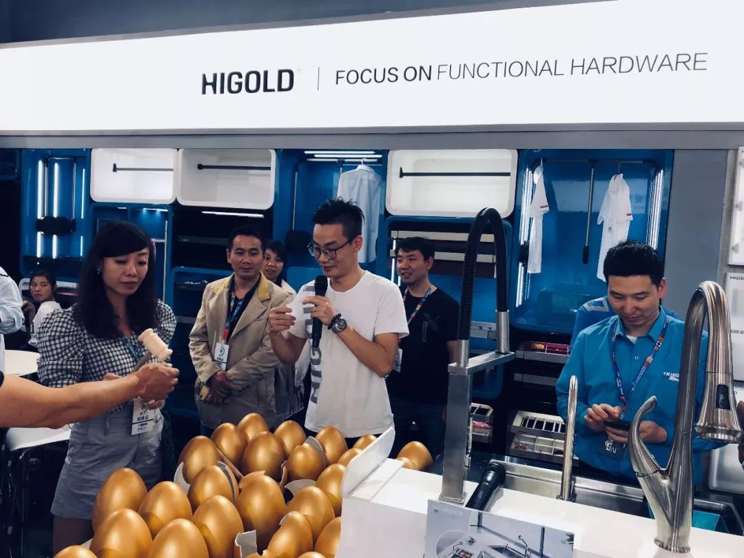 星空体育独家冠名南京门博会，携手2019新品开展！