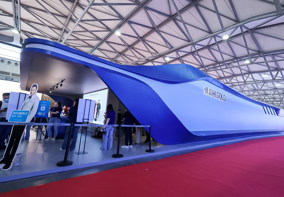 前卫、时尚、未来感十足的星空体育航母登陆第27届上海厨卫展，人气超强