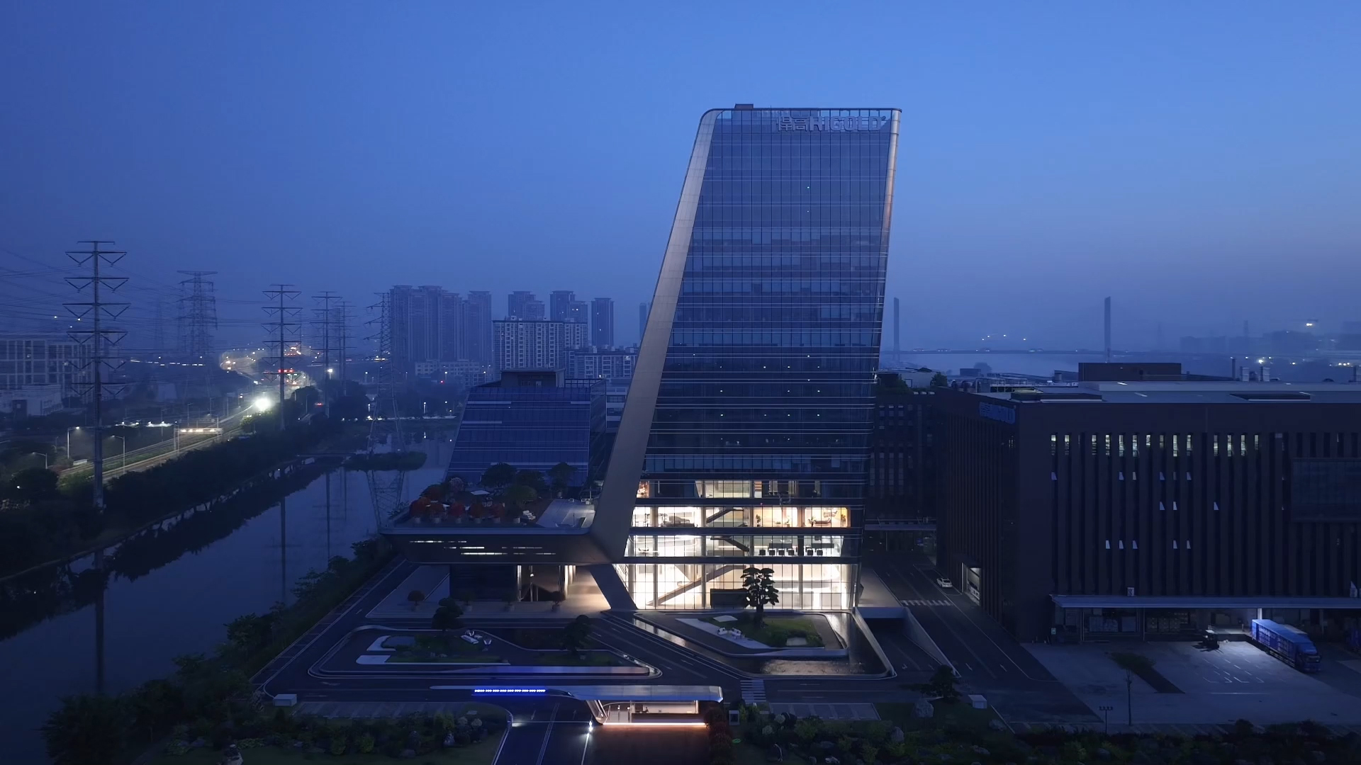 星空体育·星际总部彻底揭开面纱 